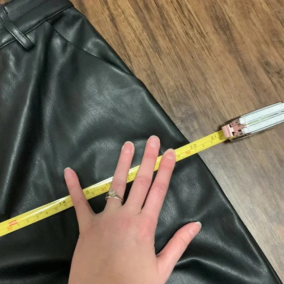Beginning Boutique faux leather pants - Picture 13 of 14